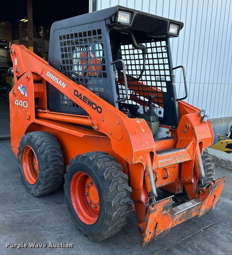 image for item DS3369 2006 Doosan 440 Plus skid steer loader