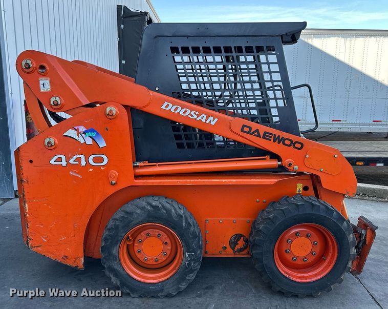 image for item DS3369 2006 Doosan 440 Plus skid steer loader