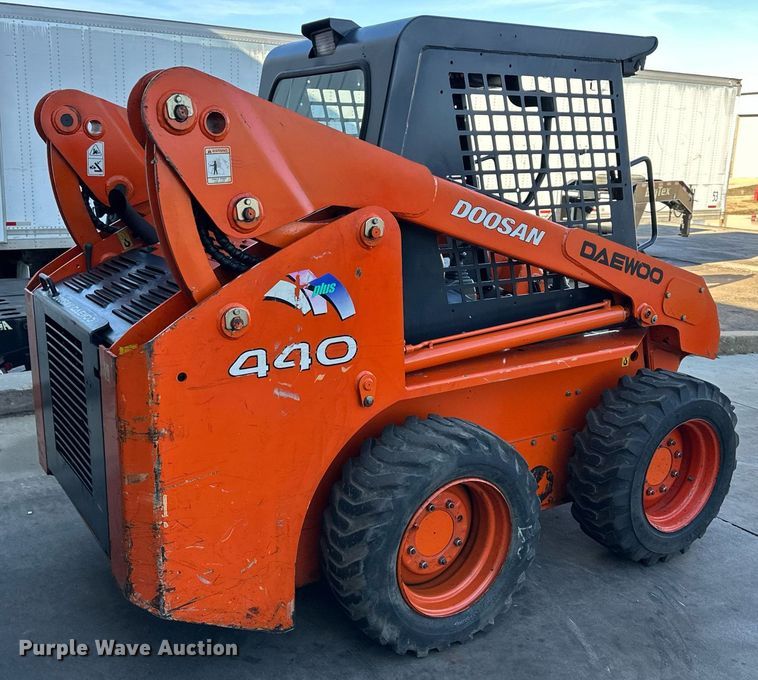 image for item DS3369 2006 Doosan 440 Plus skid steer loader