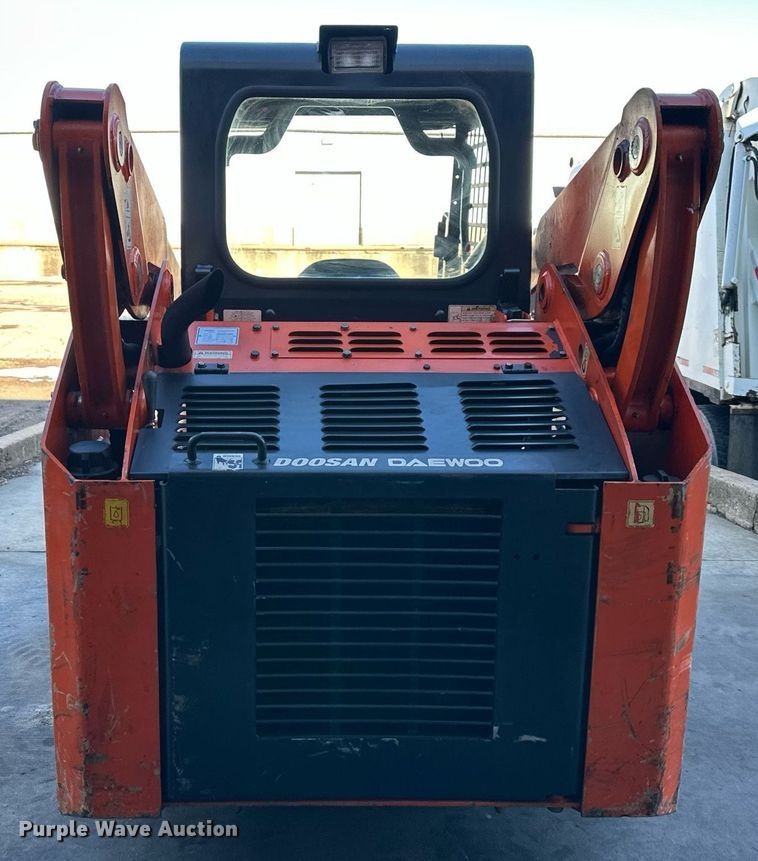 image for item DS3369 2006 Doosan 440 Plus skid steer loader