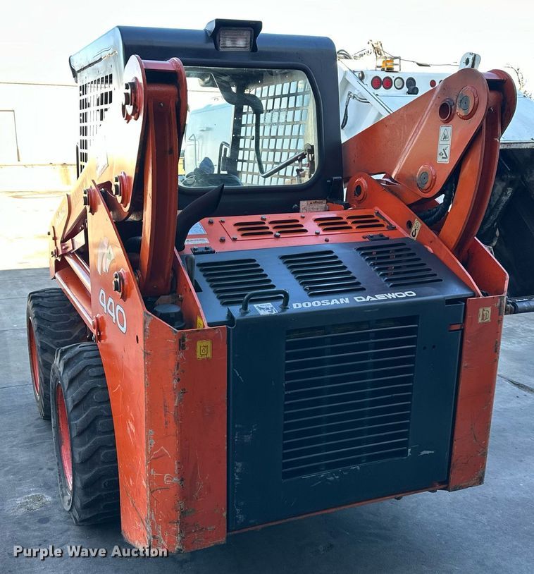 image for item DS3369 2006 Doosan 440 Plus skid steer loader