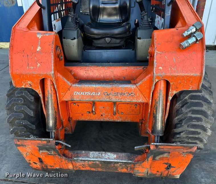 image for item DS3369 2006 Doosan 440 Plus skid steer loader