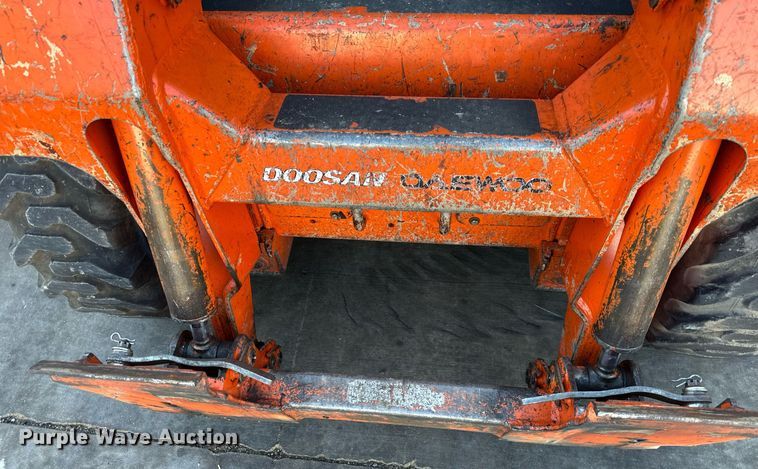 image for item DS3369 2006 Doosan 440 Plus skid steer loader