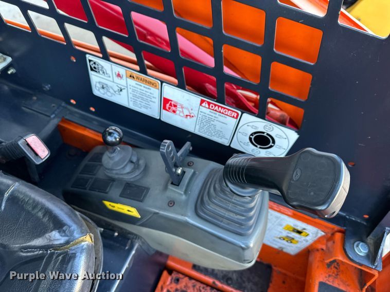 image for item DS3369 2006 Doosan 440 Plus skid steer loader