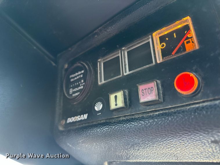 image for item DS3369 2006 Doosan 440 Plus skid steer loader