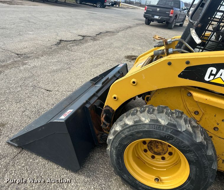 image for item DS3370 2014 Caterpillar 226B3 skid steer loader