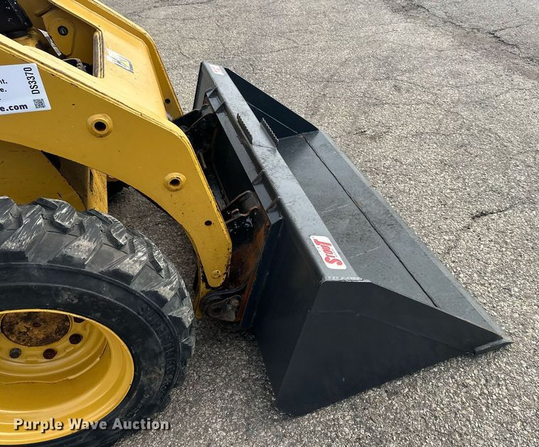 image for item DS3370 2014 Caterpillar 226B3 skid steer loader