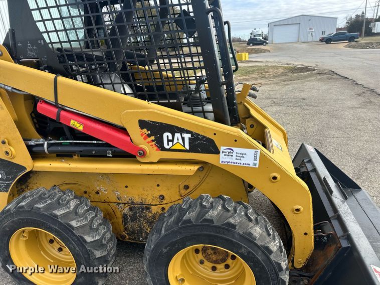 image for item DS3370 2014 Caterpillar 226B3 skid steer loader