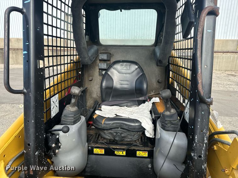 image for item DS3370 2014 Caterpillar 226B3 skid steer loader