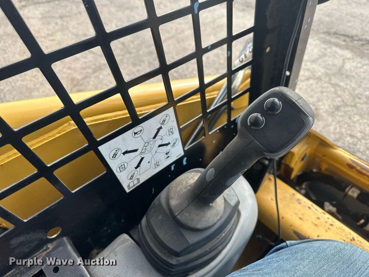 image for item DS3370 2014 Caterpillar 226B3 skid steer loader