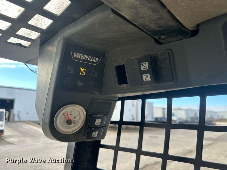 image for item DS3370 2014 Caterpillar 226B3 skid steer loader