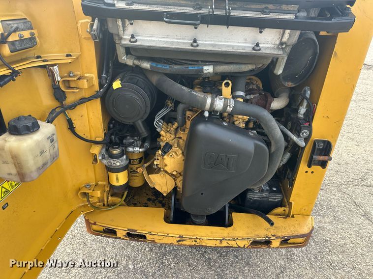 image for item DS3370 2014 Caterpillar 226B3 skid steer loader