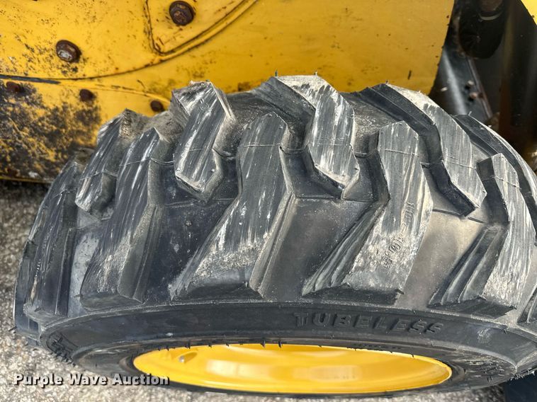 image for item DS3370 2014 Caterpillar 226B3 skid steer loader