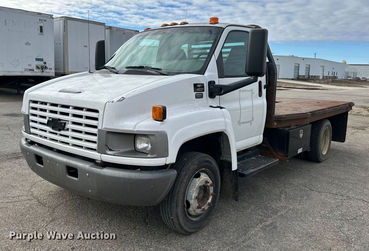 image for item DS3372 2004 Chevrolet C4500 flatbed truck