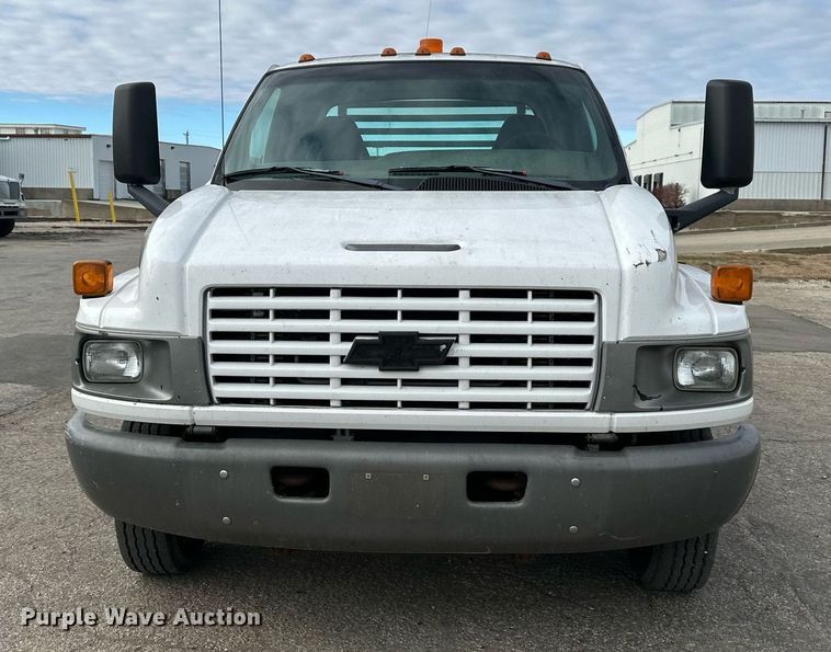 image for item DS3372 2004 Chevrolet C4500 flatbed truck