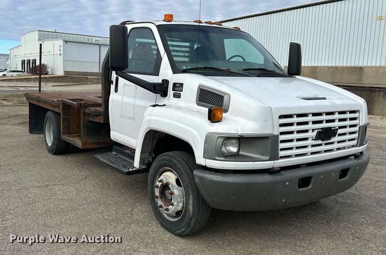 image for item DS3372 2004 Chevrolet C4500 flatbed truck