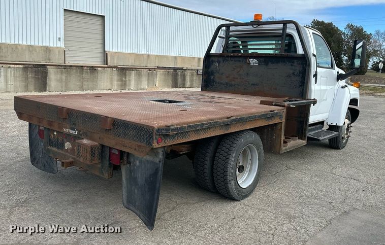 image for item DS3372 2004 Chevrolet C4500 flatbed truck