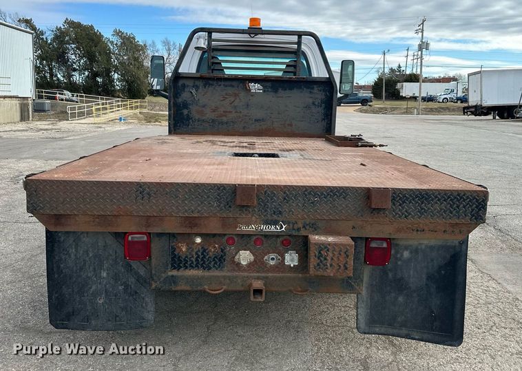 image for item DS3372 2004 Chevrolet C4500 flatbed truck