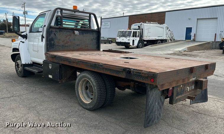 image for item DS3372 2004 Chevrolet C4500 flatbed truck