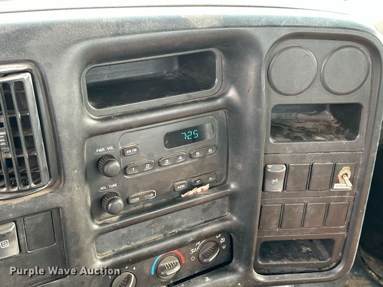 image for item DS3372 2004 Chevrolet C4500 flatbed truck