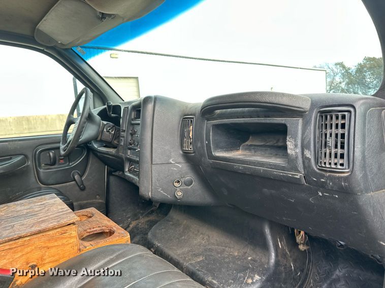 image for item DS3372 2004 Chevrolet C4500 flatbed truck