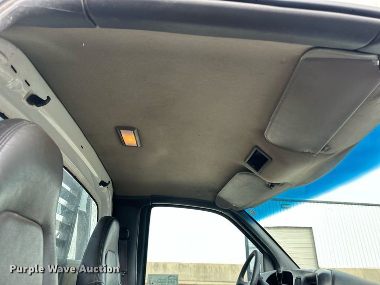 image for item DS3372 2004 Chevrolet C4500 flatbed truck