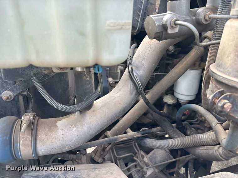 image for item DS3372 2004 Chevrolet C4500 flatbed truck