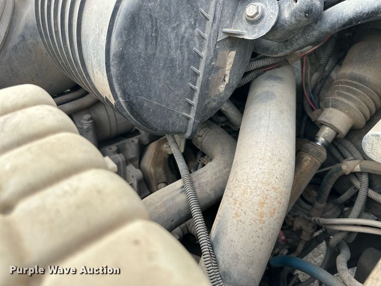 image for item DS3372 2004 Chevrolet C4500 flatbed truck