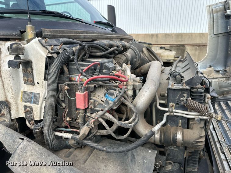 image for item DS3372 2004 Chevrolet C4500 flatbed truck