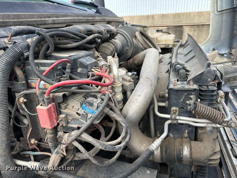 image for item DS3372 2004 Chevrolet C4500 flatbed truck