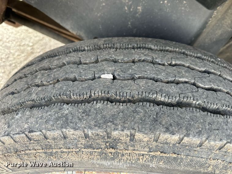 image for item DS3372 2004 Chevrolet C4500 flatbed truck