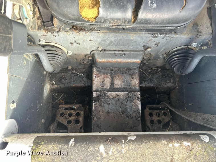 image for item DS3376 2004 Bobcat S150 skid steer loader