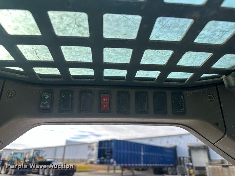 image for item DS3376 2004 Bobcat S150 skid steer loader