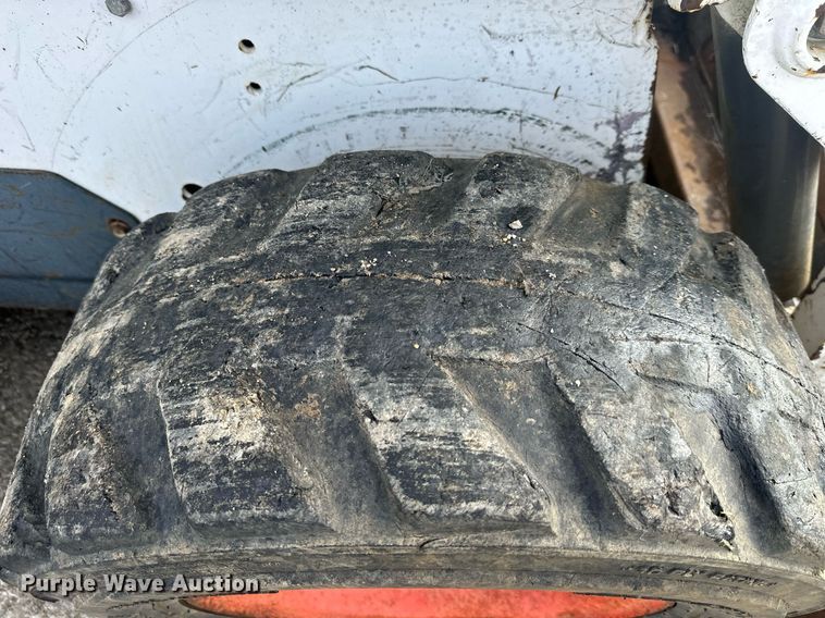 image for item DS3376 2004 Bobcat S150 skid steer loader