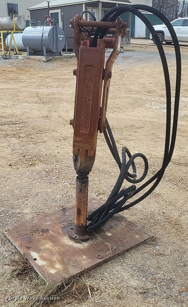 image for item DS5138 NPK H-240 breaker