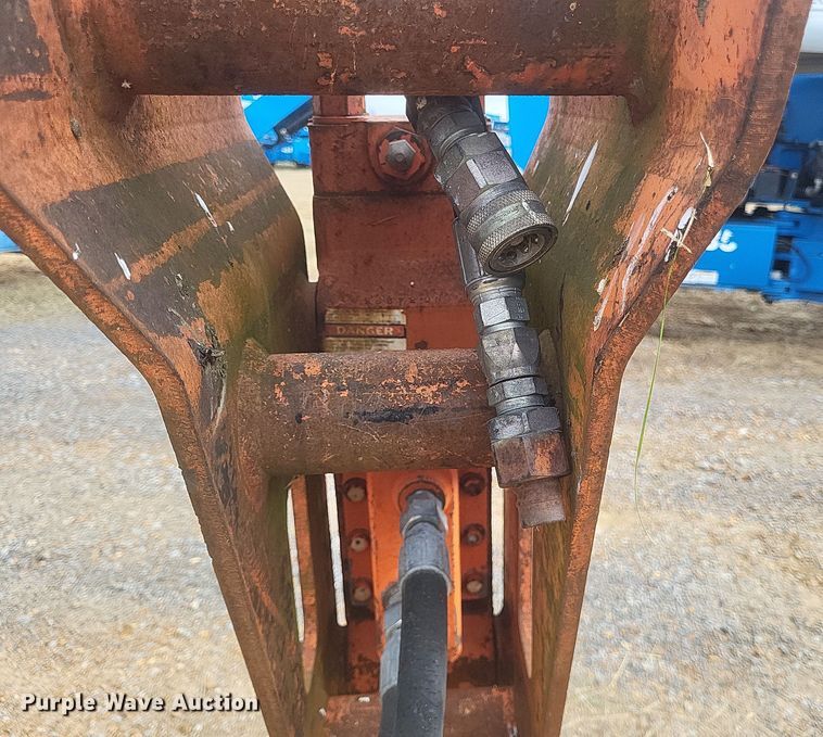 image for item DS5138 NPK H-240 breaker