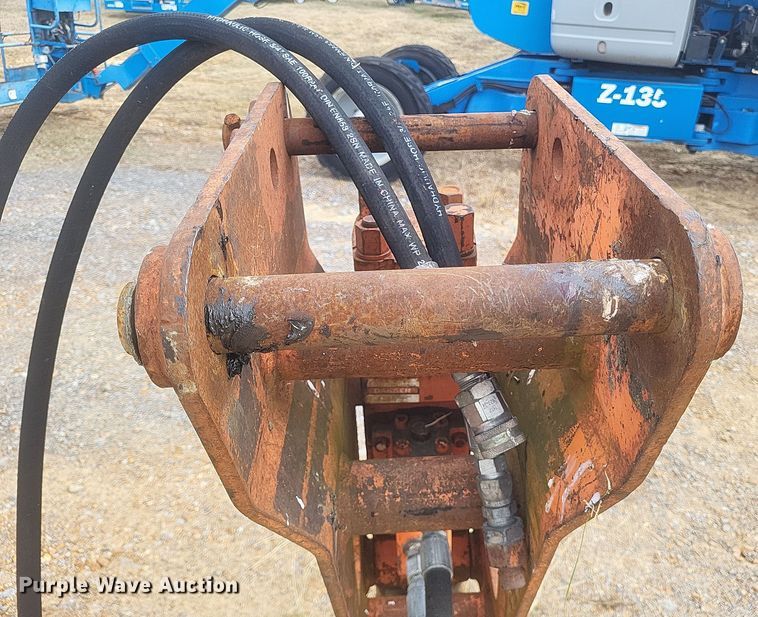 image for item DS5138 NPK H-240 breaker