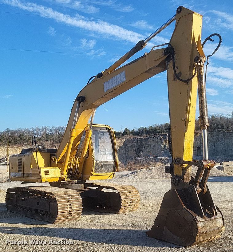 image for item DS5146 2000 John Deere  160LC excavator