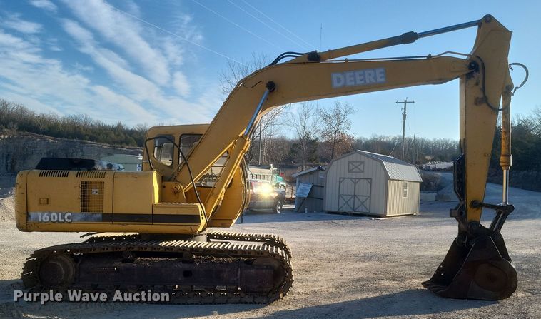 image for item DS5146 2000 John Deere  160LC excavator