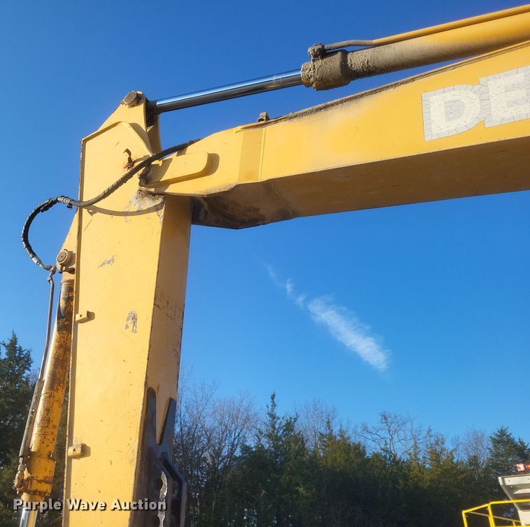 image for item DS5146 2000 John Deere  160LC excavator