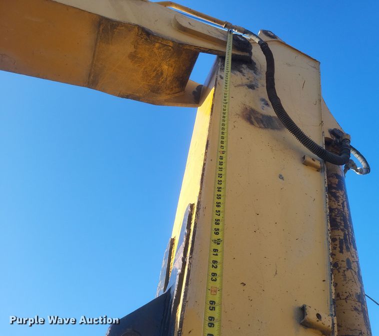 image for item DS5146 2000 John Deere  160LC excavator