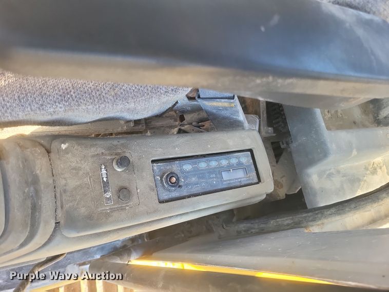 image for item DS5146 2000 John Deere  160LC excavator