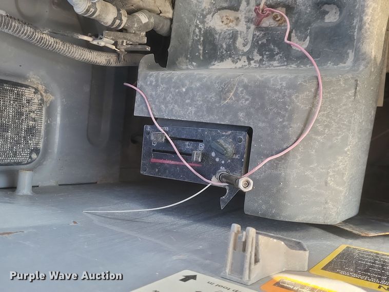 image for item DS5146 2000 John Deere  160LC excavator