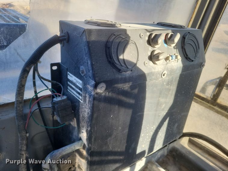 image for item DS5146 2000 John Deere  160LC excavator