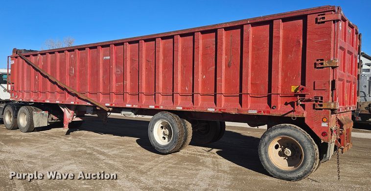 image for item DS6486 2005 Steco  SE04172 refuse trailer