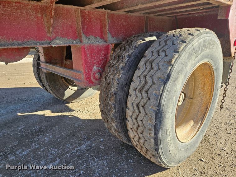 image for item DS6486 2005 Steco  SE04172 refuse trailer