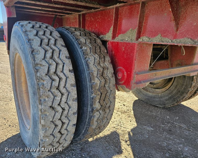 image for item DS6486 2005 Steco  SE04172 refuse trailer