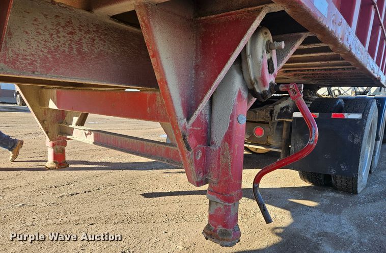 image for item DS6486 2005 Steco  SE04172 refuse trailer