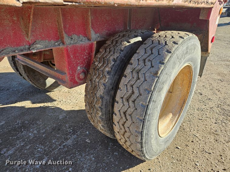 image for item DS6486 2005 Steco  SE04172 refuse trailer