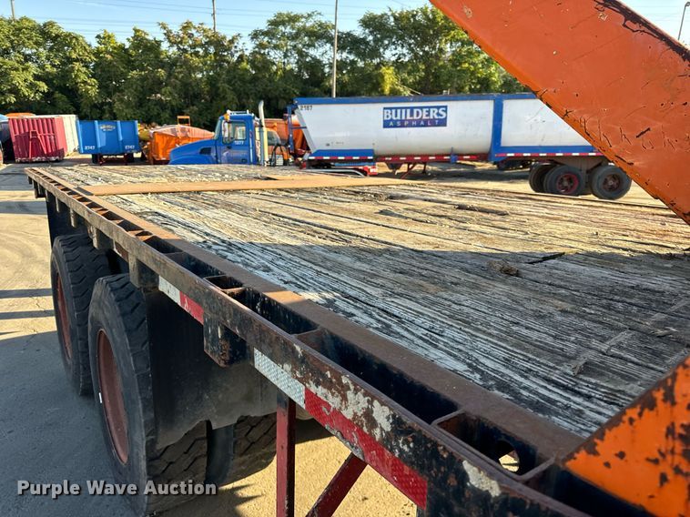 image for item DT2031 1997 Ford  LNT8000 flatbed truck with crane